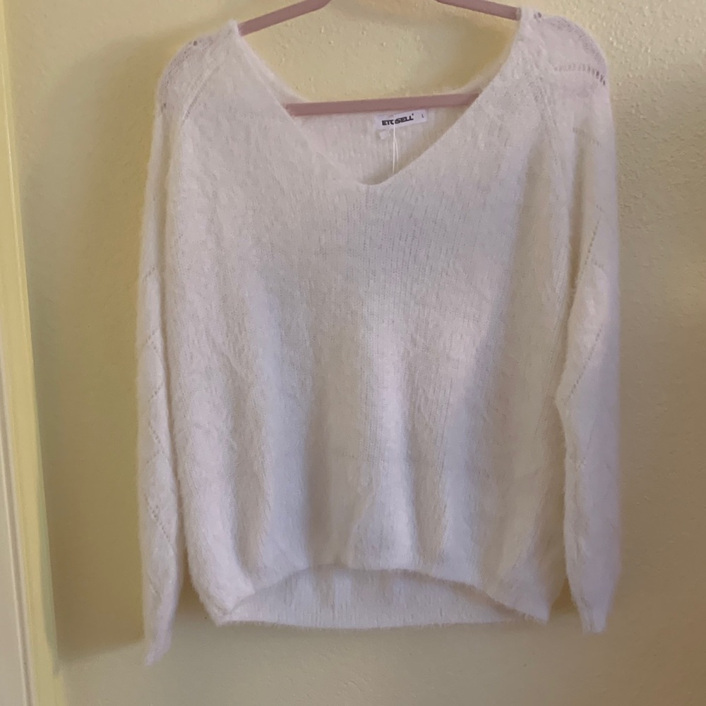 NWT Elegant White V-Neck Sweater